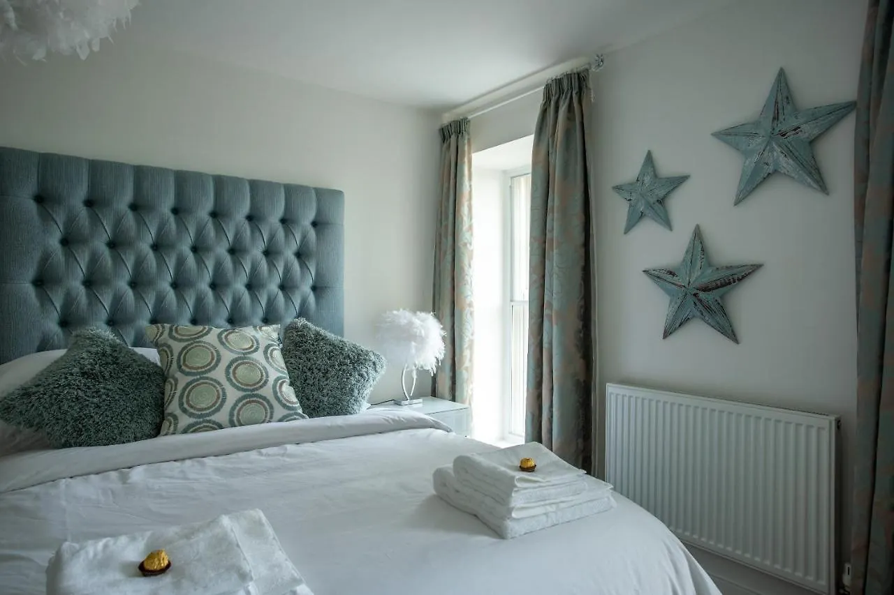 Chester Railway Station Luxury Apartment - Sleeps 4 & Free Parking!