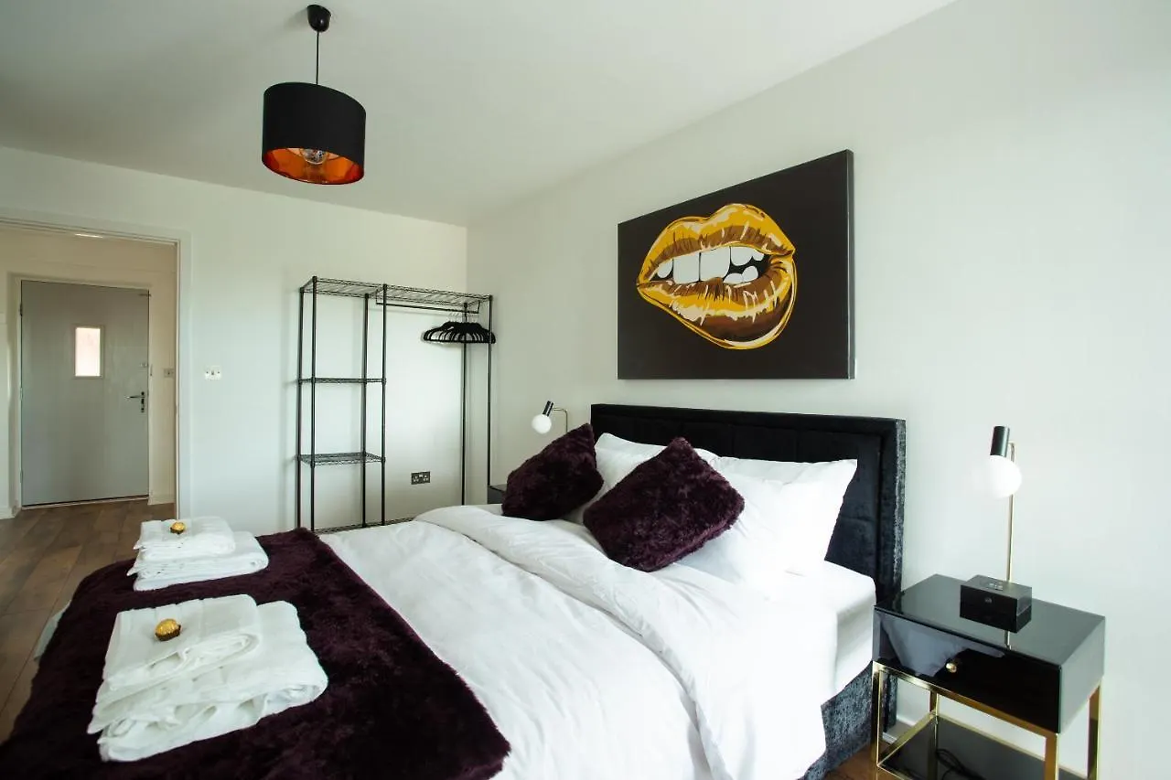 Chester Railway Station Luxury Apartment - Sleeps 4 & Free Parking! United Kingdom