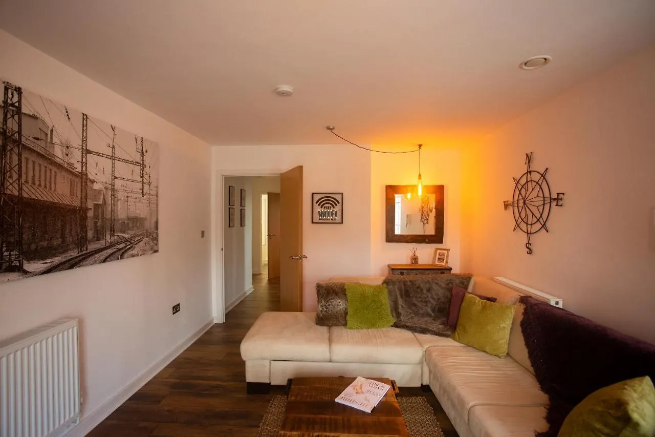 Chester Railway Station Luxury Apartment - Sleeps 4 & Free Parking! 0*,  United Kingdom