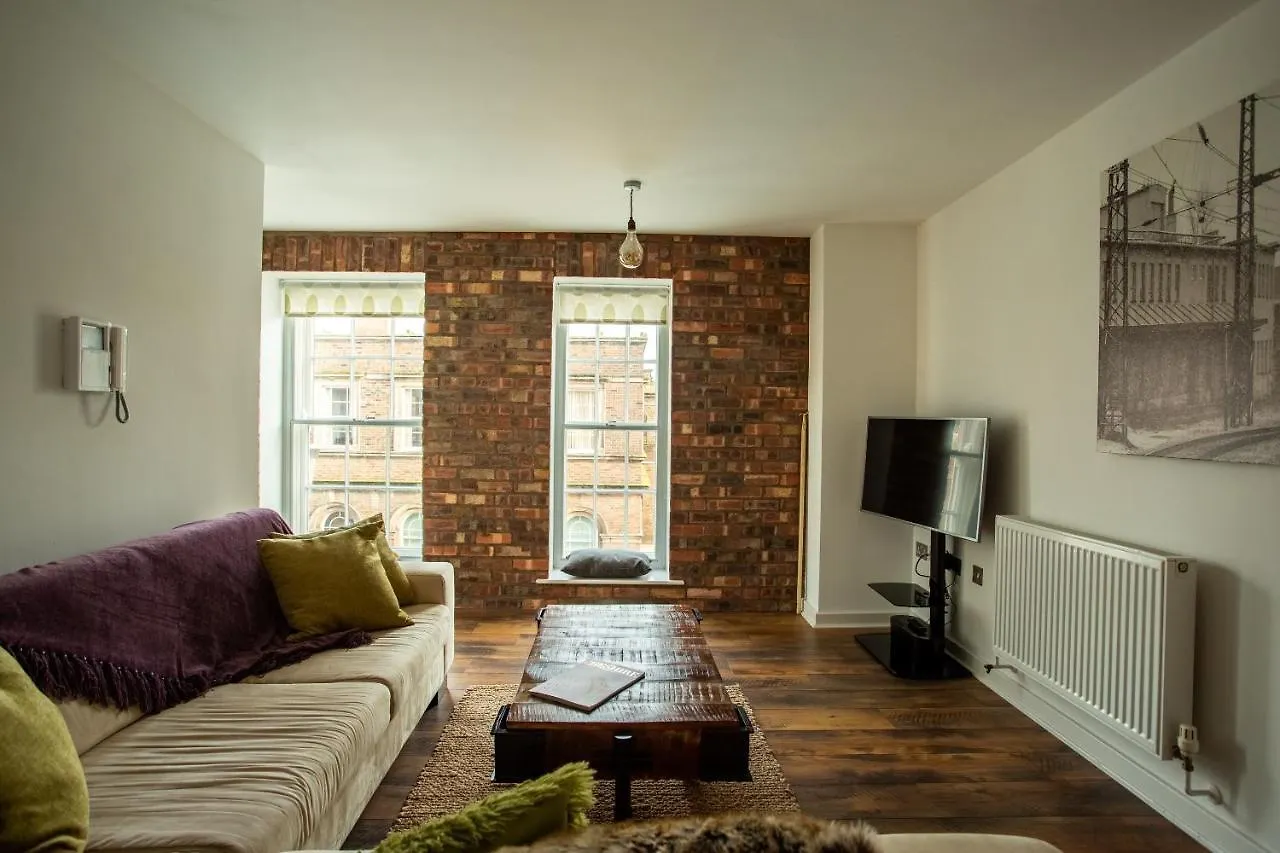 Chester Railway Station Luxury Apartment - Sleeps 4 & Free Parking!