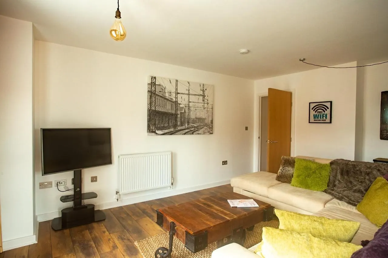 Chester Railway Station Luxury Apartment - Sleeps 4 & Free Parking! United Kingdom