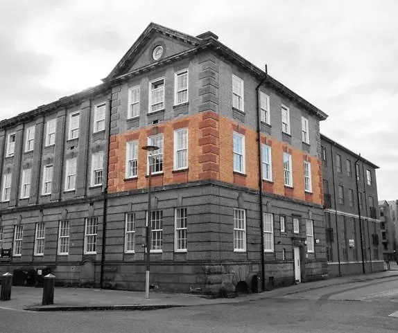 Chester Railway Station Luxury Apartment - Sleeps 4 & Free Parking! 0*,  United Kingdom